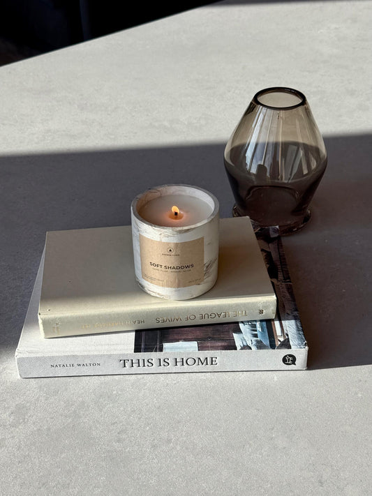 Soft shadows - Scented Candle with Plum, Vanilla & Cashmere